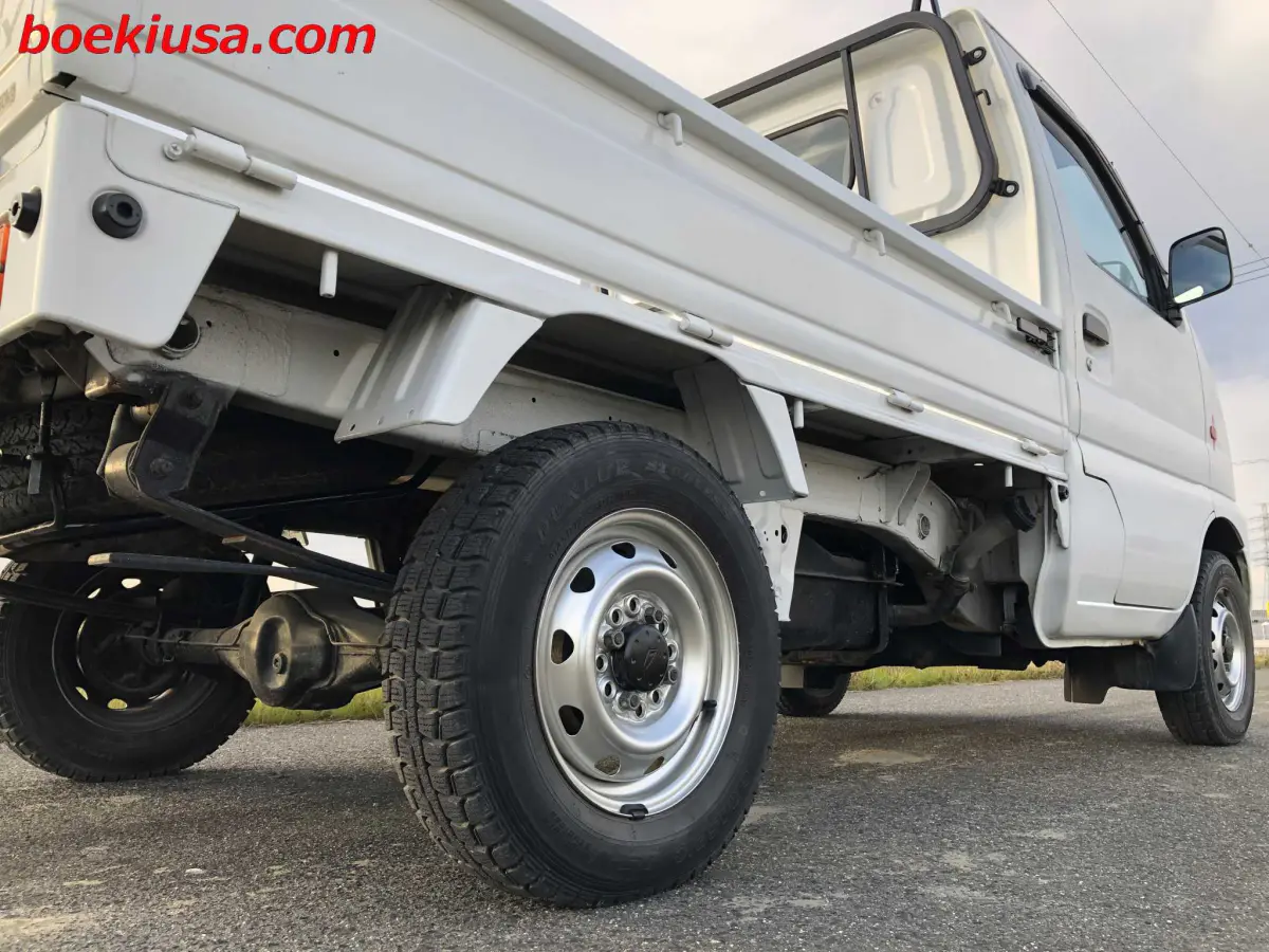 1999 Suzuki Carry 4x4, a white Kei Truck, for sale at Boeki USA in Paterson, NJ (photo 6 of 20)