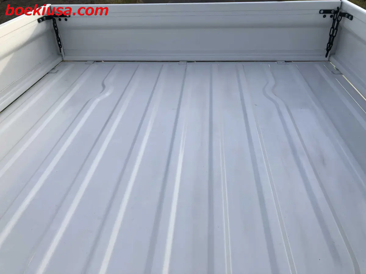 1999 Suzuki Carry 4x4, a white Kei Truck, for sale at Boeki USA in Paterson, NJ (photo 7 of 20)