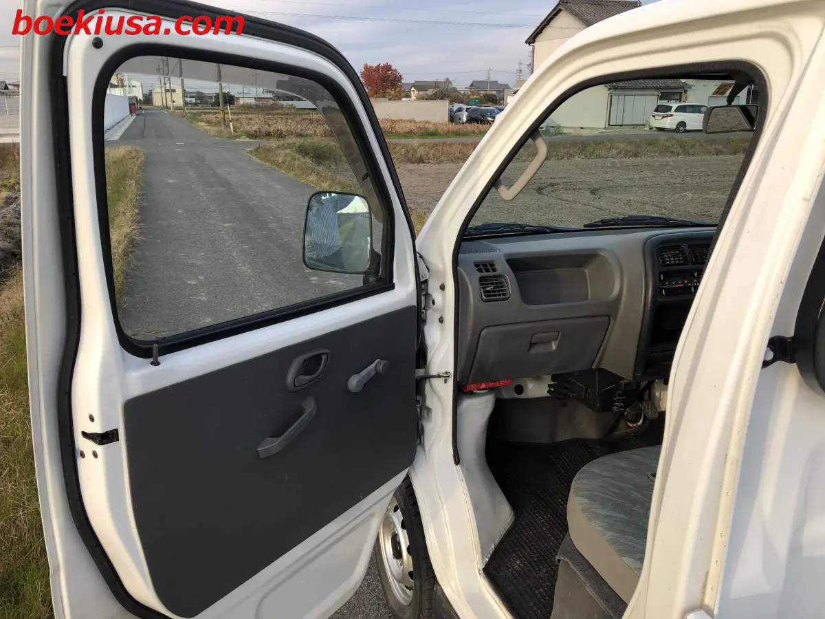 1999 Suzuki Carry 4x4, a white Kei Truck, for sale at Boeki USA in Paterson, NJ (photo 8 of 20)