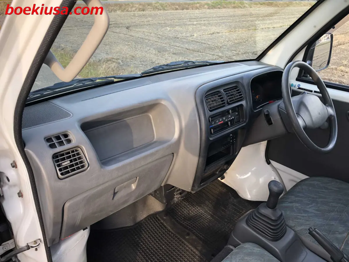 1999 Suzuki Carry 4x4, a white Kei Truck, for sale at Boeki USA in Paterson, NJ (photo 9 of 20)