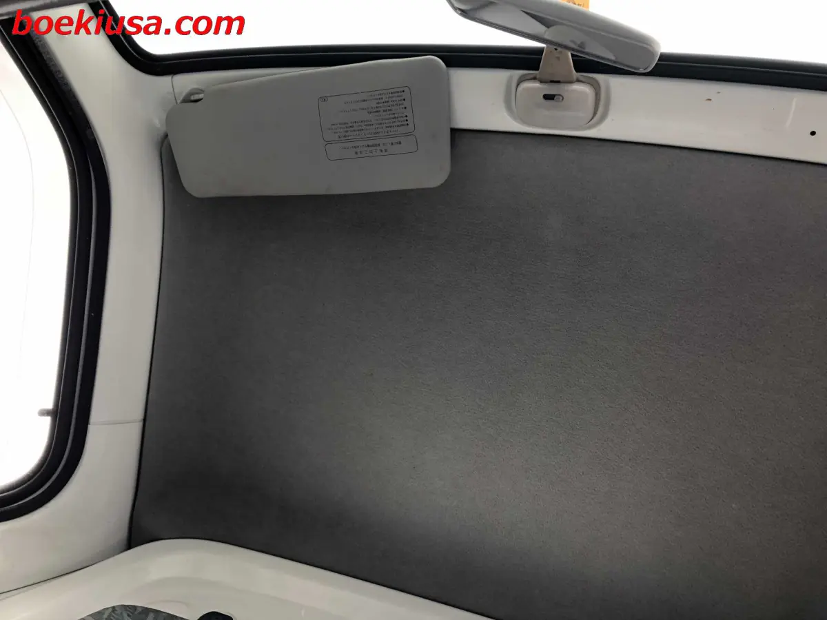 1999 Suzuki Carry 4x4, a white Kei Truck, for sale at Boeki USA in Paterson, NJ (photo 11 of 20)
