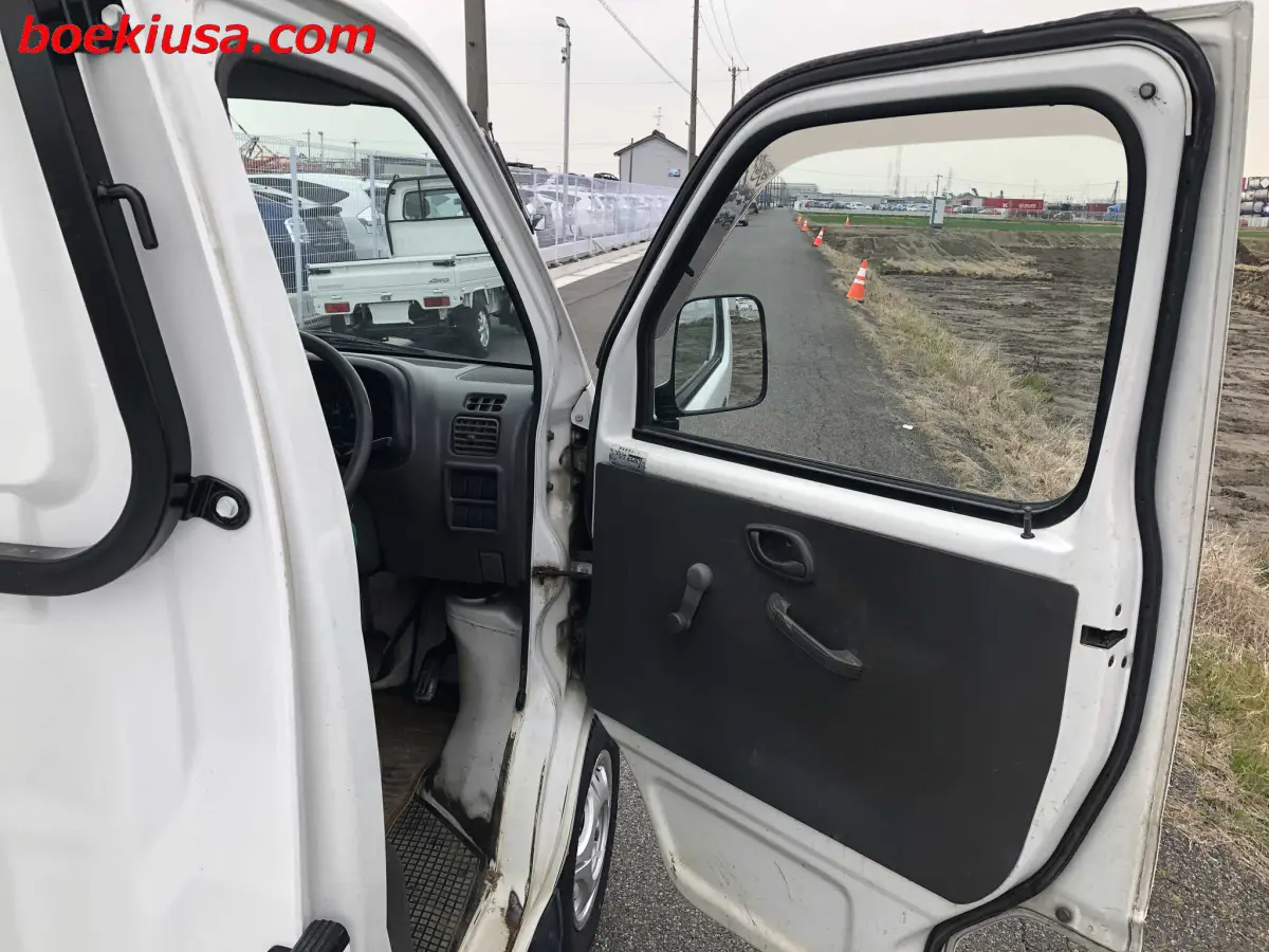 1999 Suzuki Carry 4x4, a white Kei Truck, for sale at Boeki USA in Paterson, NJ (photo 12 of 20)
