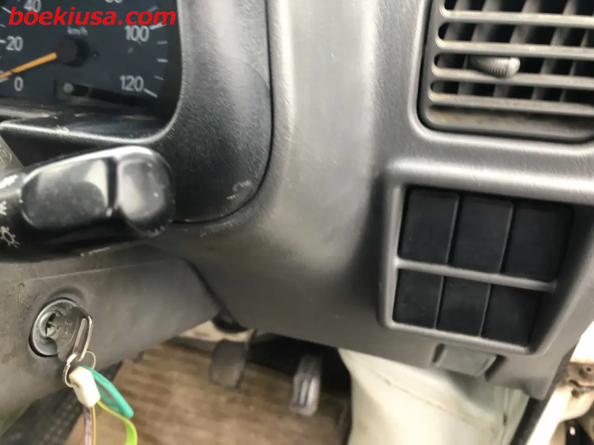 1999 Suzuki Carry 4x4, a white Kei Truck, for sale at Boeki USA in Paterson, NJ (photo 16 of 20)