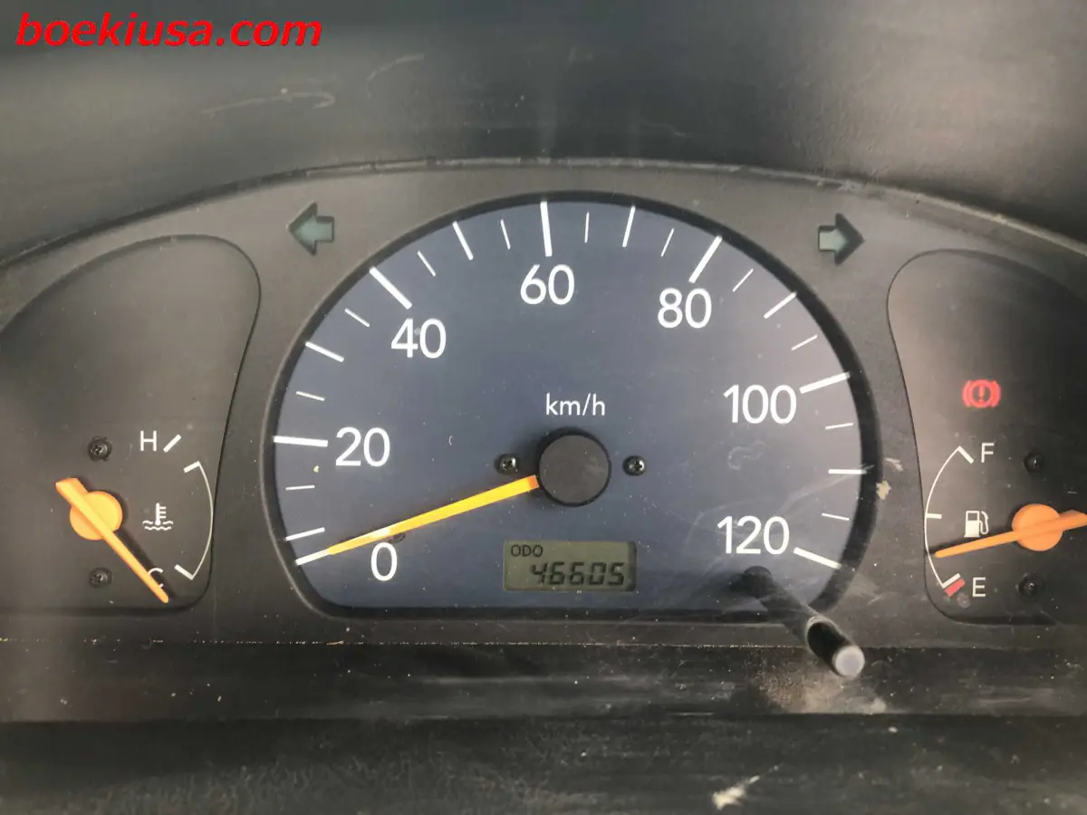 1999 Suzuki Carry 4x4, a white Kei Truck, for sale at Boeki USA in Paterson, NJ (photo 18 of 20)