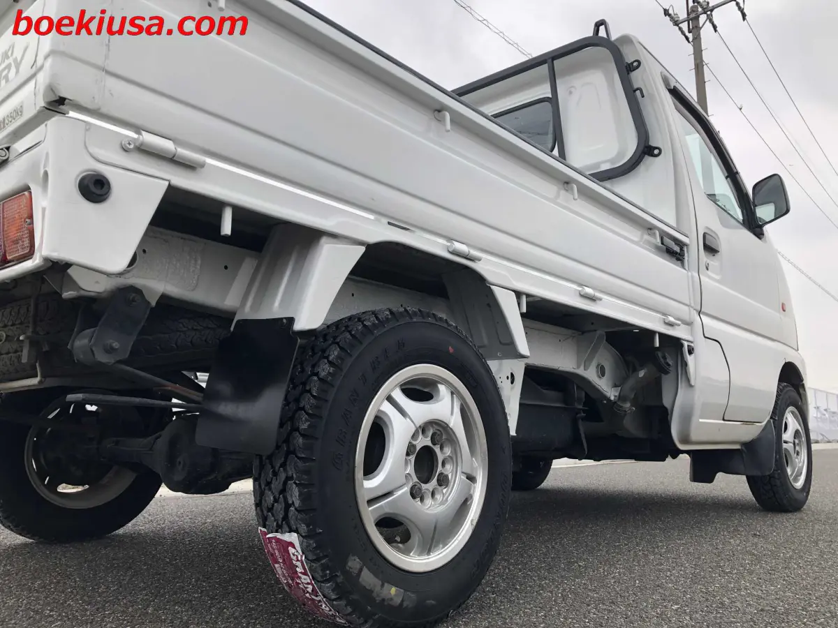 1999 Suzuki Carry 4x4, a white Kei Truck, for sale at Boeki USA in Paterson, NJ (photo 6 of 20)