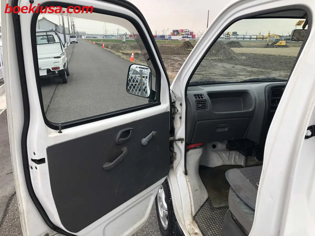 1999 Suzuki Carry 4x4, a white Kei Truck, for sale at Boeki USA in Paterson, NJ (photo 8 of 20)