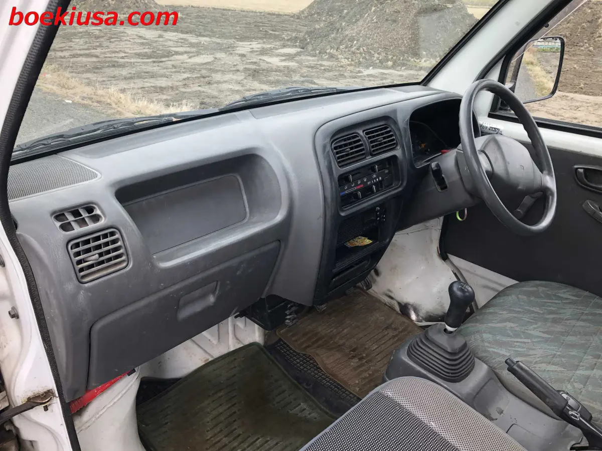 1999 Suzuki Carry 4x4, a white Kei Truck, for sale at Boeki USA in Paterson, NJ (photo 9 of 20)