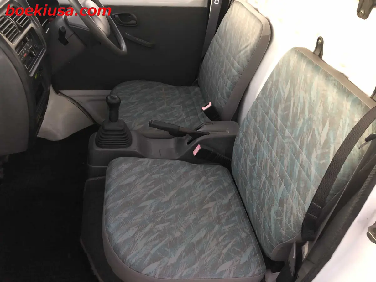 1999 Suzuki Carry 4x4, a white Kei Truck, for sale at Boeki USA in Paterson, NJ (photo 10 of 20)
