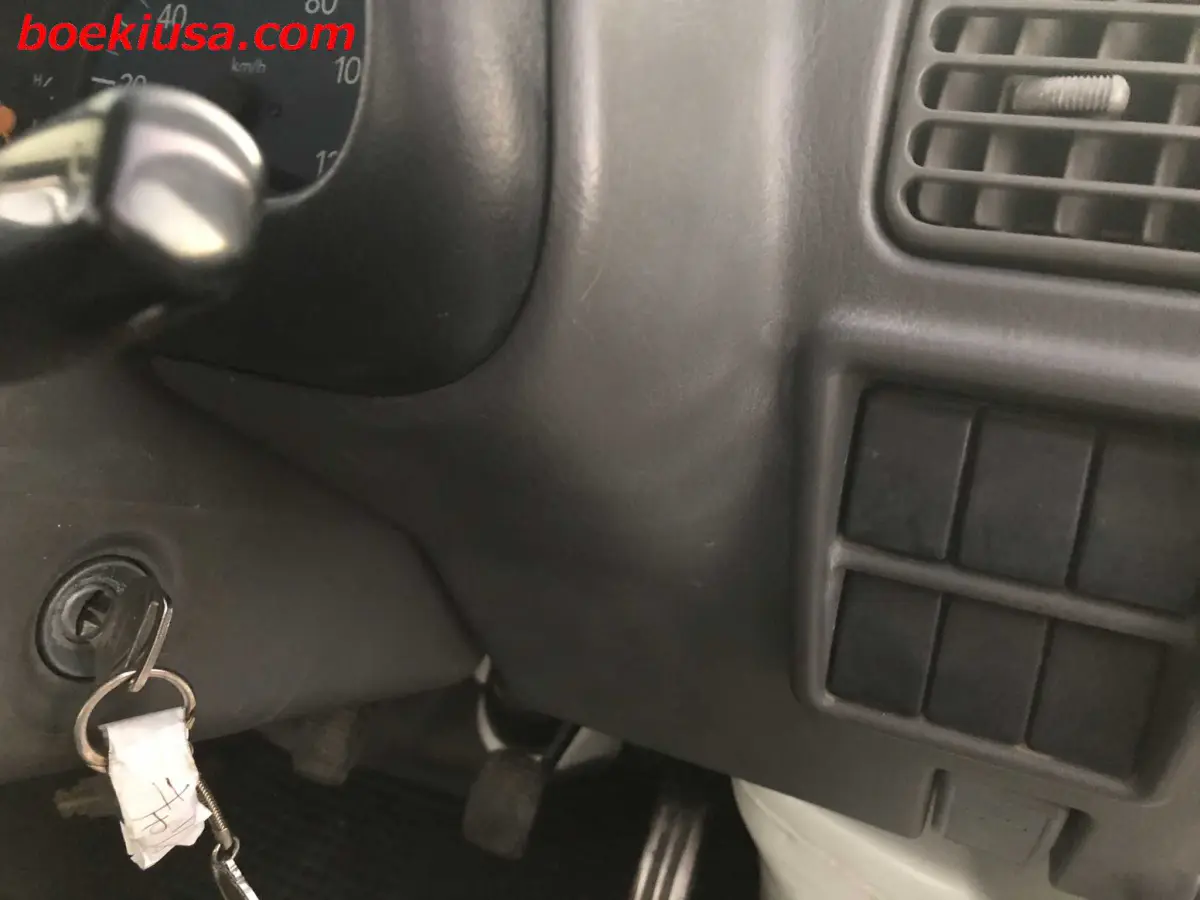 1999 Suzuki Carry 4x4, a white Kei Truck, for sale at Boeki USA in Paterson, NJ (photo 15 of 20)