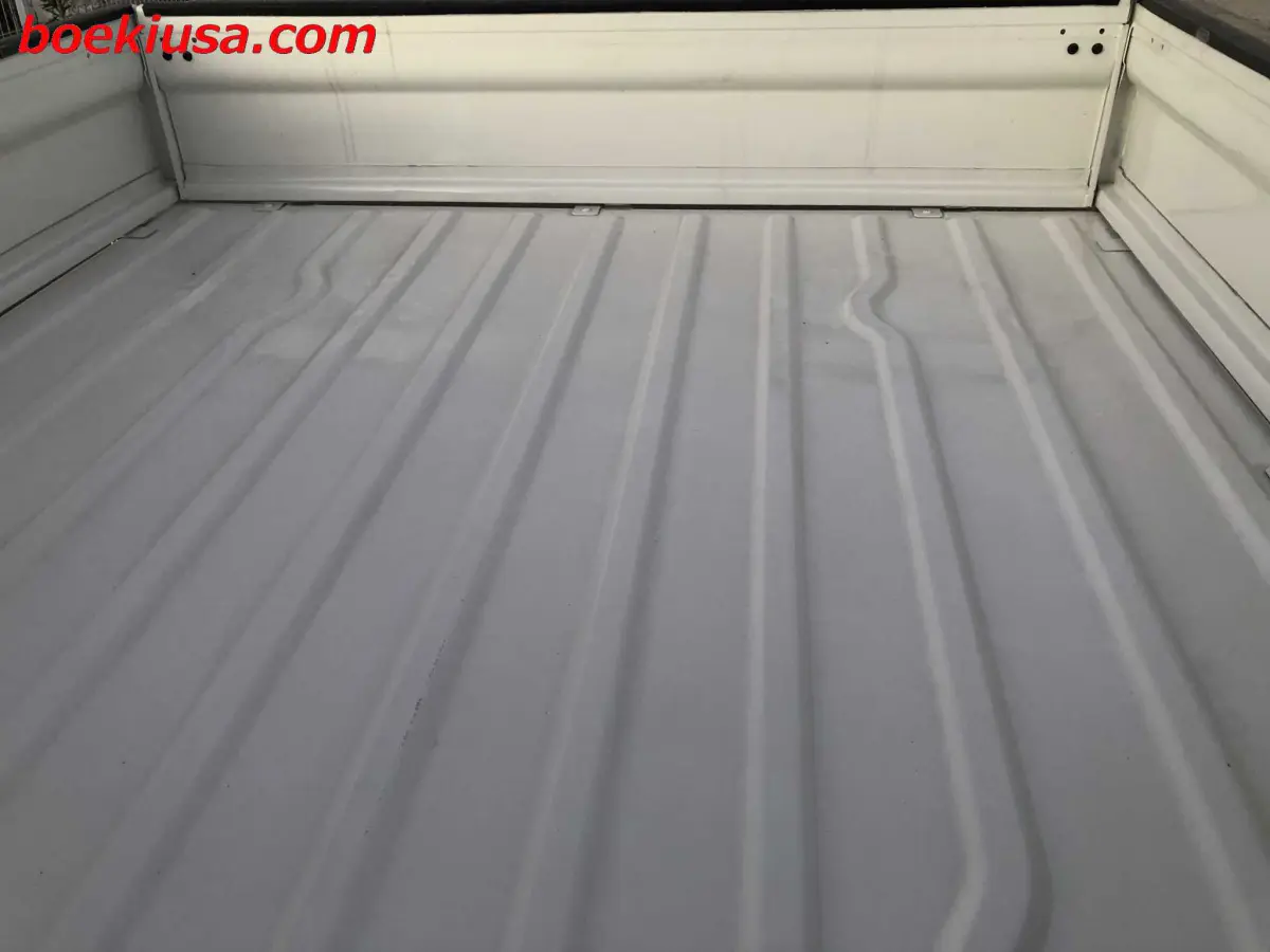 1999 Suzuki Carry 4x4, a white Kei Truck, for sale at Boeki USA in Paterson, NJ (photo 7 of 20)