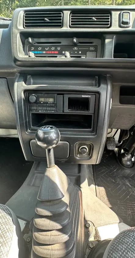 2000 Daihatsu Hijet 4WD, a white Kei Truck, for sale at Mayberry Mini Trucks in Mount Airy, NC (photo 12 of 17)