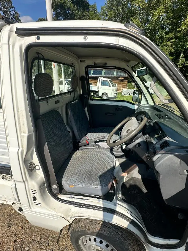 2000 Daihatsu Hijet 4WD, a white Kei Truck, for sale at Mayberry Mini Trucks in Mount Airy, NC (photo 14 of 17)