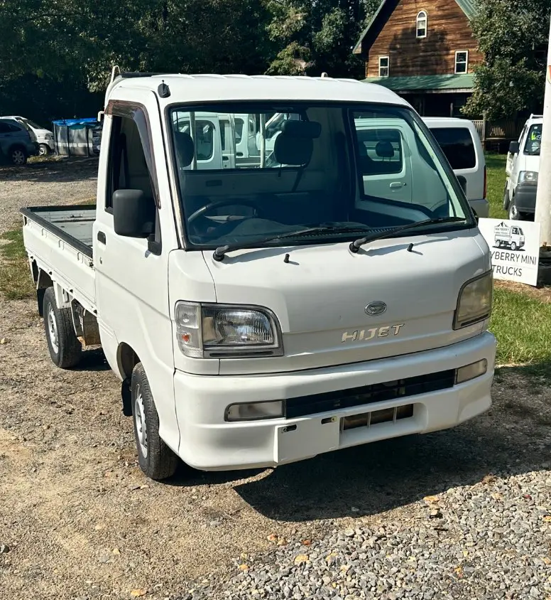 2000 Daihatsu Hijet 4WD, a white Kei Truck, for sale at Mayberry Mini Trucks in Mount Airy, NC (photo 3 of 17)