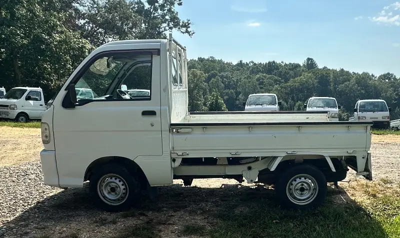 2000 Daihatsu Hijet 4WD, a white Kei Truck, for sale at Mayberry Mini Trucks in Mount Airy, NC (photo 9 of 17)