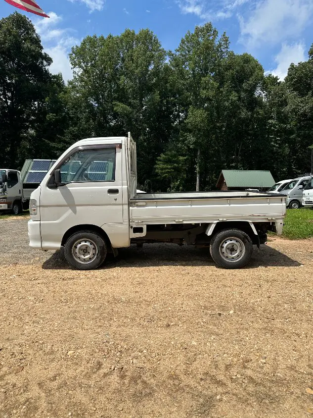2000 Daihatsu Hijet 4WD, a white Kei Truck, for sale at Mayberry Mini Trucks in Mount Airy, NC (photo 13 of 20)