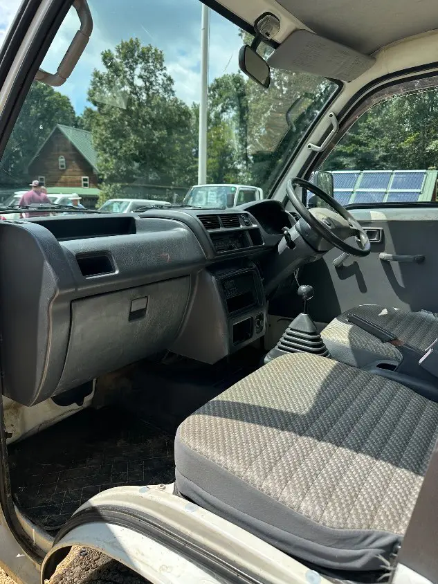 2000 Daihatsu Hijet 4WD, a white Kei Truck, for sale at Mayberry Mini Trucks in Mount Airy, NC (photo 15 of 20)