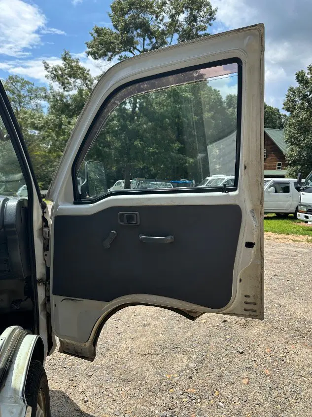 2000 Daihatsu Hijet 4WD, a white Kei Truck, for sale at Mayberry Mini Trucks in Mount Airy, NC (photo 16 of 20)