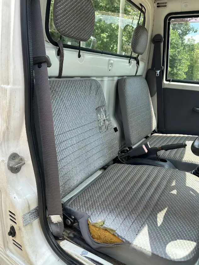 2000 Daihatsu Hijet 4WD, a white Kei Truck, for sale at Mayberry Mini Trucks in Mount Airy, NC (photo 17 of 20)