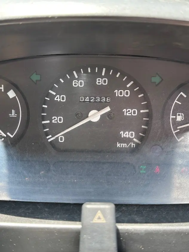 2000 Daihatsu Hijet 4WD, a white Kei Truck, for sale at Mayberry Mini Trucks in Mount Airy, NC (photo 3 of 20)