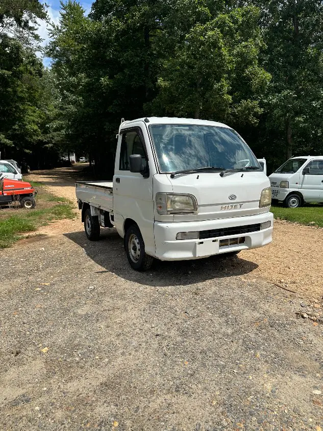 2000 Daihatsu Hijet 4WD, a white Kei Truck, for sale at Mayberry Mini Trucks in Mount Airy, NC (photo 5 of 20)