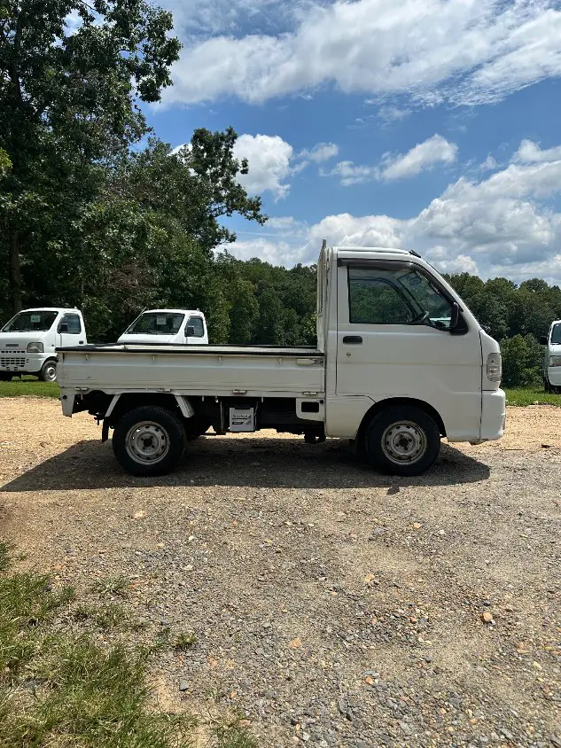 2000 Daihatsu Hijet 4WD, a white Kei Truck, for sale at Mayberry Mini Trucks in Mount Airy, NC (photo 6 of 20)