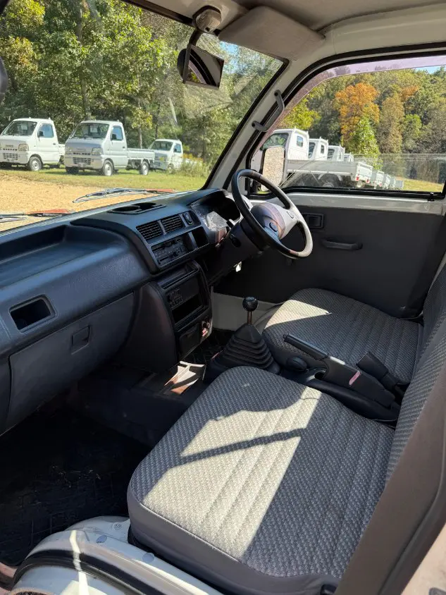 2000 Daihatsu Hijet 4WD, a white Kei Truck, for sale at Mayberry Mini Trucks in Mount Airy, NC (photo 10 of 17)