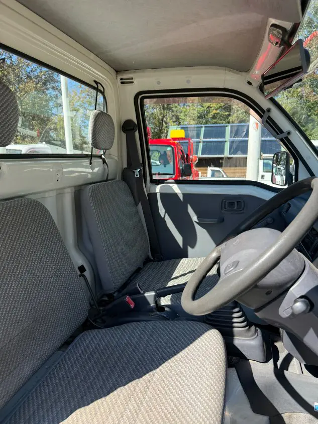 2000 Daihatsu Hijet 4WD, a white Kei Truck, for sale at Mayberry Mini Trucks in Mount Airy, NC (photo 11 of 17)