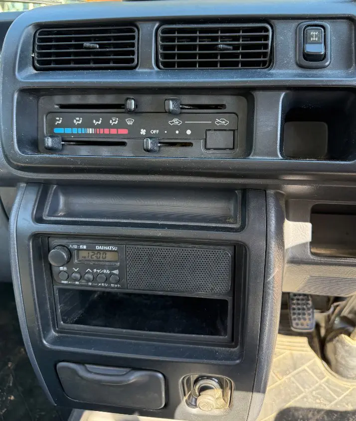 2000 Daihatsu Hijet 4WD, a white Kei Truck, for sale at Mayberry Mini Trucks in Mount Airy, NC (photo 13 of 17)