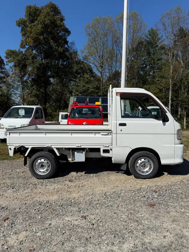 2000 Daihatsu Hijet 4WD, a white Kei Truck, for sale at Mayberry Mini Trucks in Mount Airy, NC (photo 4 of 17)