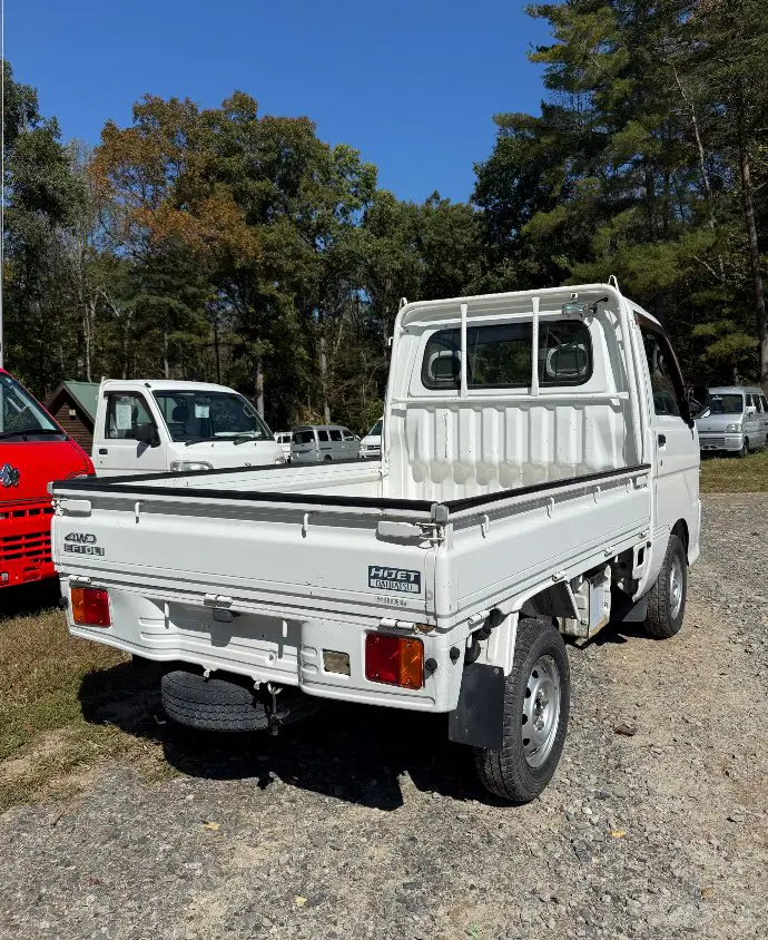 2000 Daihatsu Hijet 4WD, a white Kei Truck, for sale at Mayberry Mini Trucks in Mount Airy, NC (photo 5 of 17)