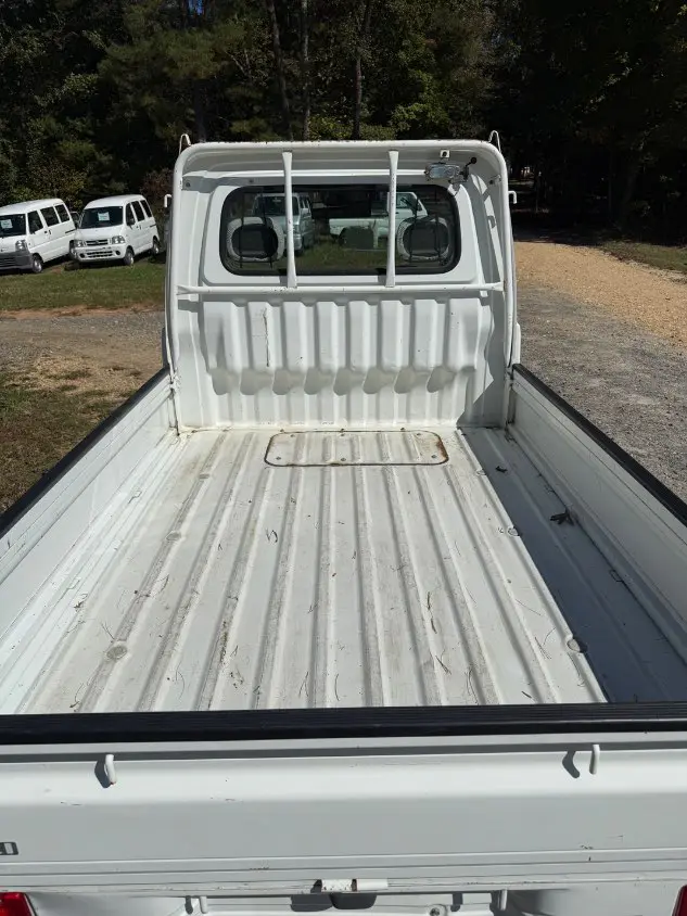 2000 Daihatsu Hijet 4WD, a white Kei Truck, for sale at Mayberry Mini Trucks in Mount Airy, NC (photo 7 of 17)