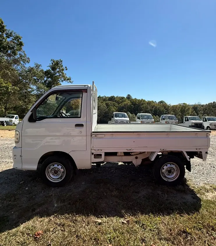 2000 Daihatsu Hijet 4WD, a white Kei Truck, for sale at Mayberry Mini Trucks in Mount Airy, NC (photo 9 of 17)