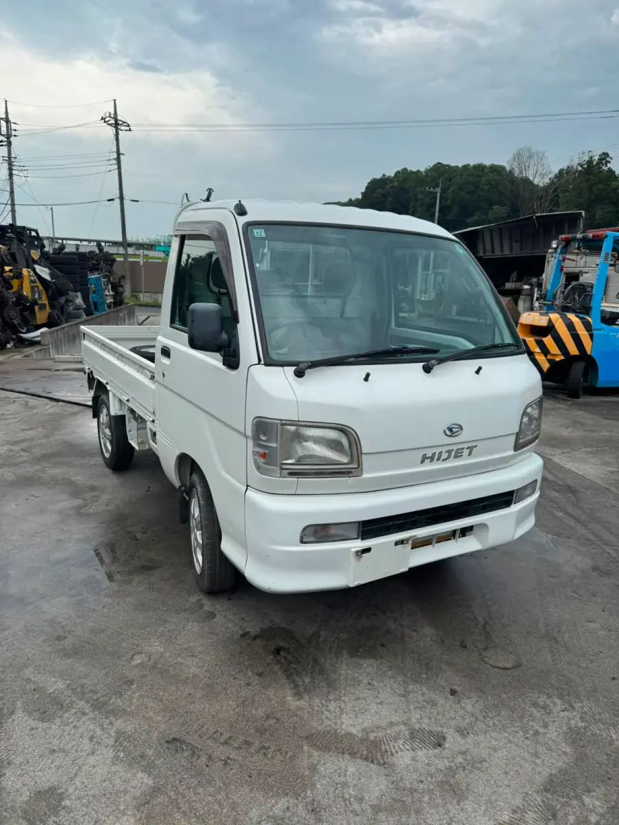 2000 Daihatsu Hijet 4x2 M/T, a white Kei Truck, for sale at Skyline Kei Trucks in Houston, TX (photo 1 of 12)