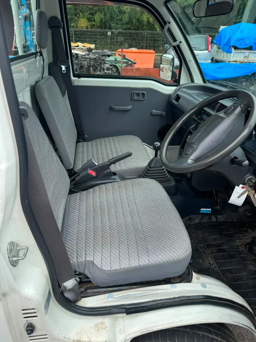 2000 Daihatsu Hijet 4x2 M/T, a white Kei Truck, for sale at Skyline Kei Trucks in Houston, TX (photo 10 of 12)