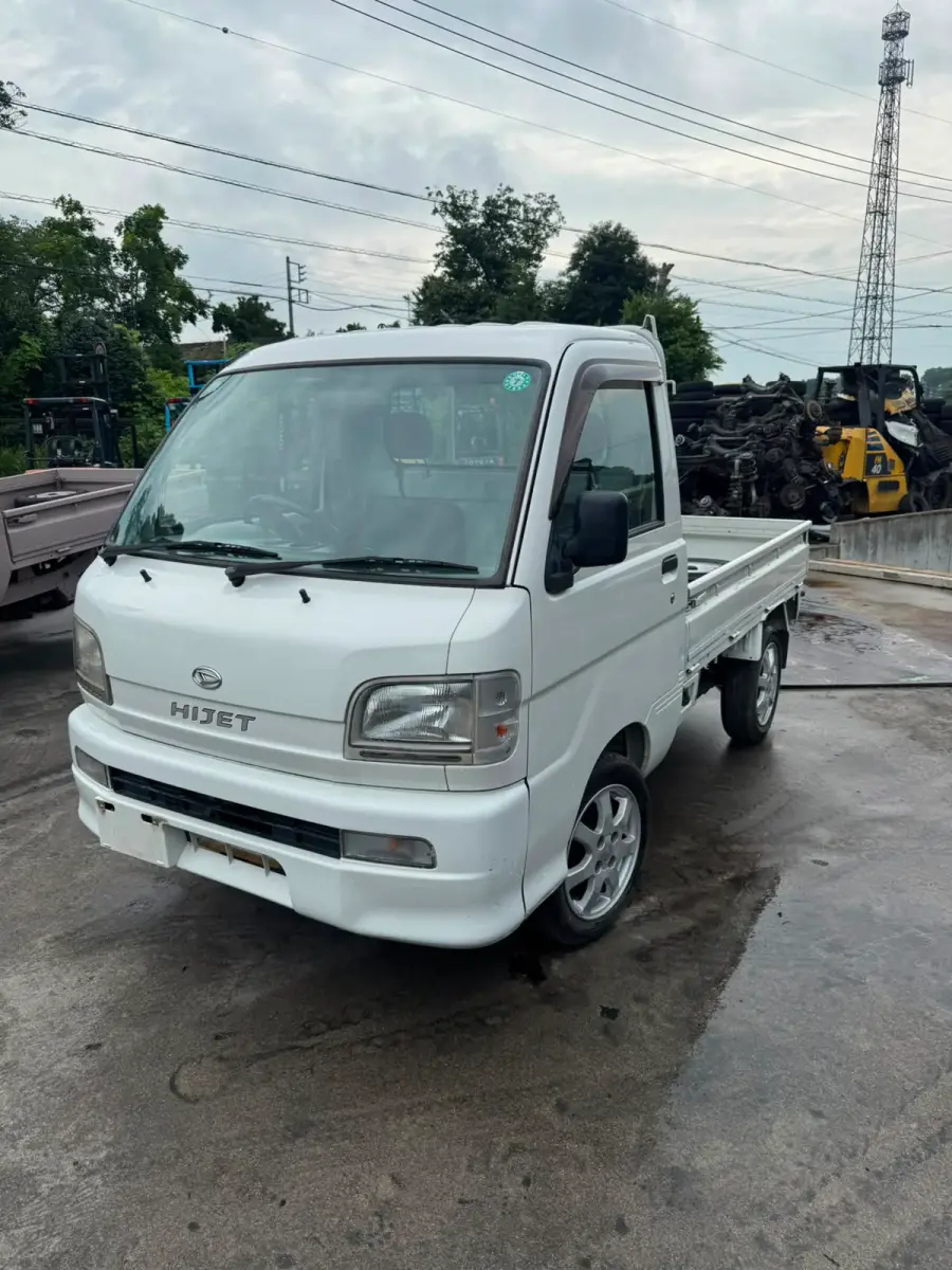 2000 Daihatsu Hijet 4x2 M/T, a white Kei Truck, for sale at Skyline Kei Trucks in Houston, TX (photo 3 of 12)
