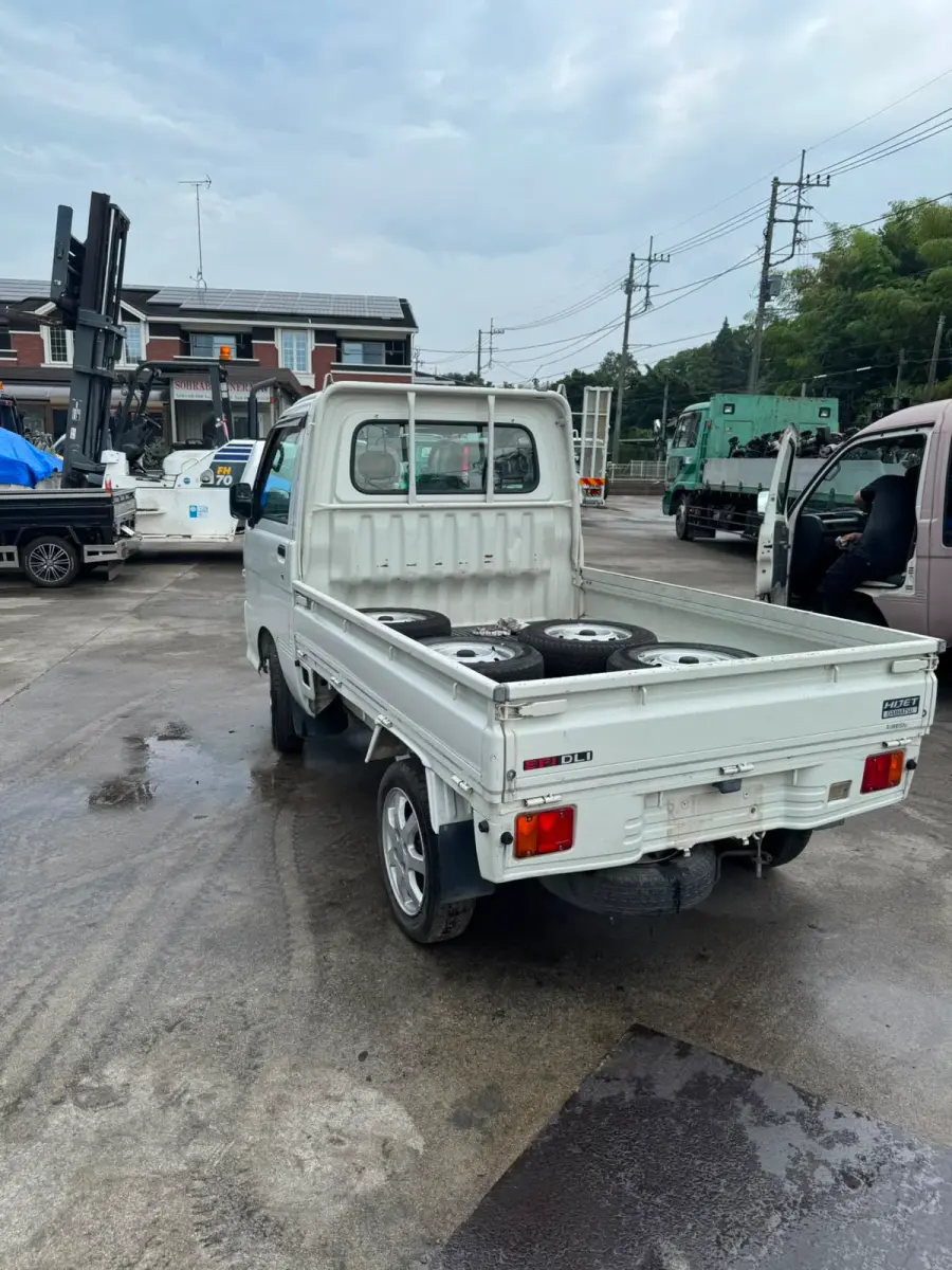 2000 Daihatsu Hijet 4x2 M/T, a white Kei Truck, for sale at Skyline Kei Trucks in Houston, TX (photo 5 of 12)