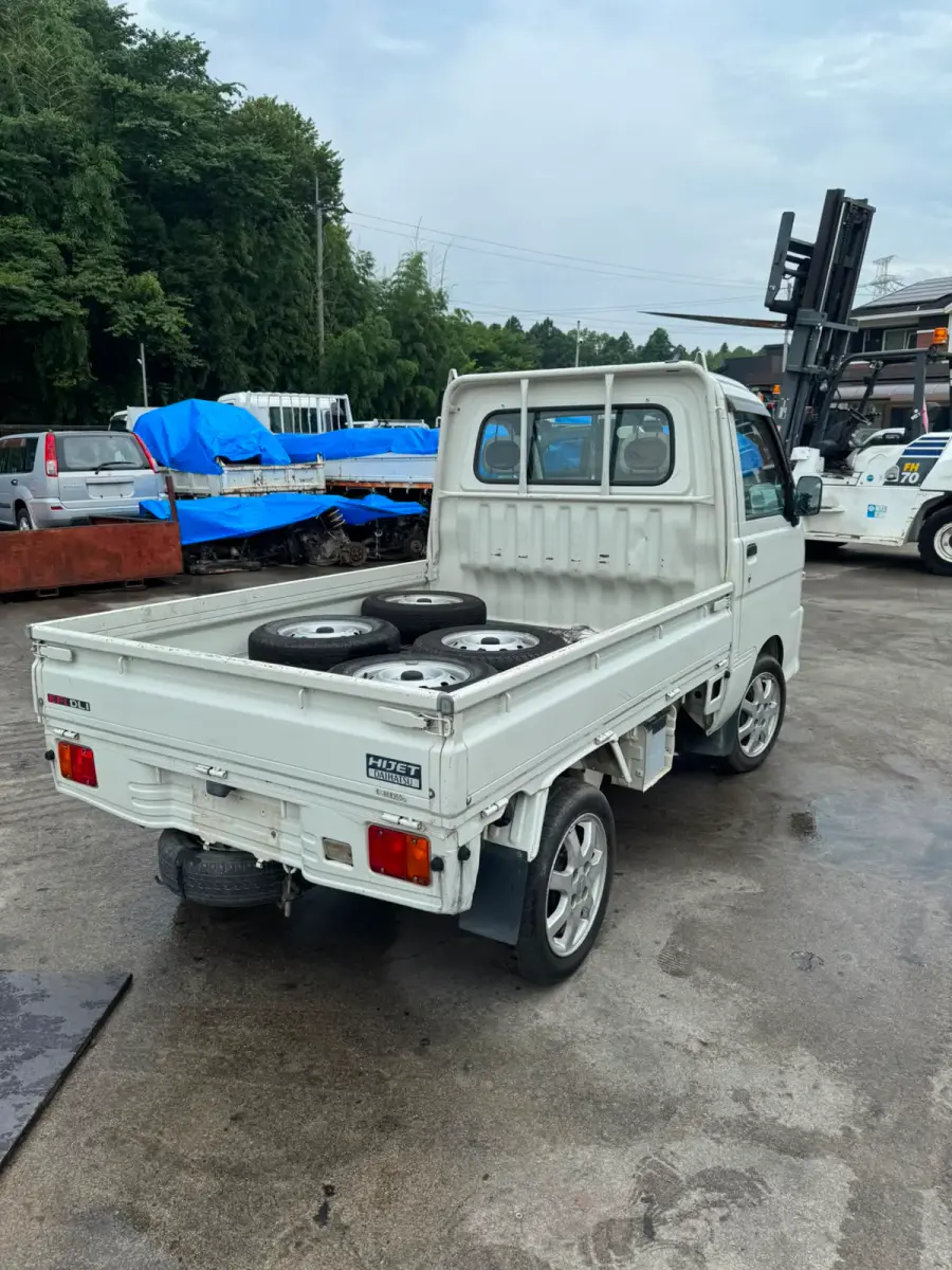 2000 Daihatsu Hijet 4x2 M/T, a white Kei Truck, for sale at Skyline Kei Trucks in Houston, TX (photo 6 of 12)