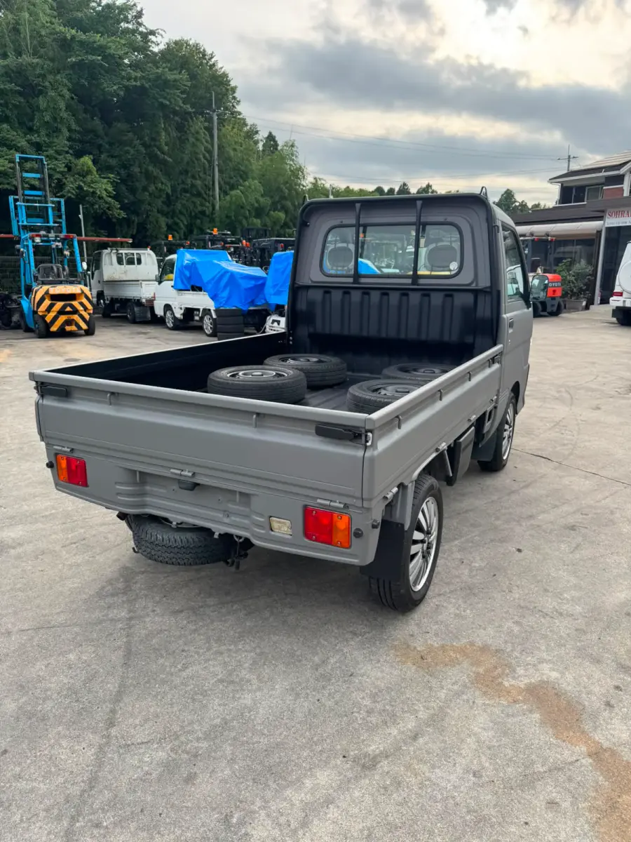 2000 Daihatsu Hijet 4x4, a gray Kei Truck, for sale at Skyline Kei Trucks in Houston, TX (photo 5 of 11)