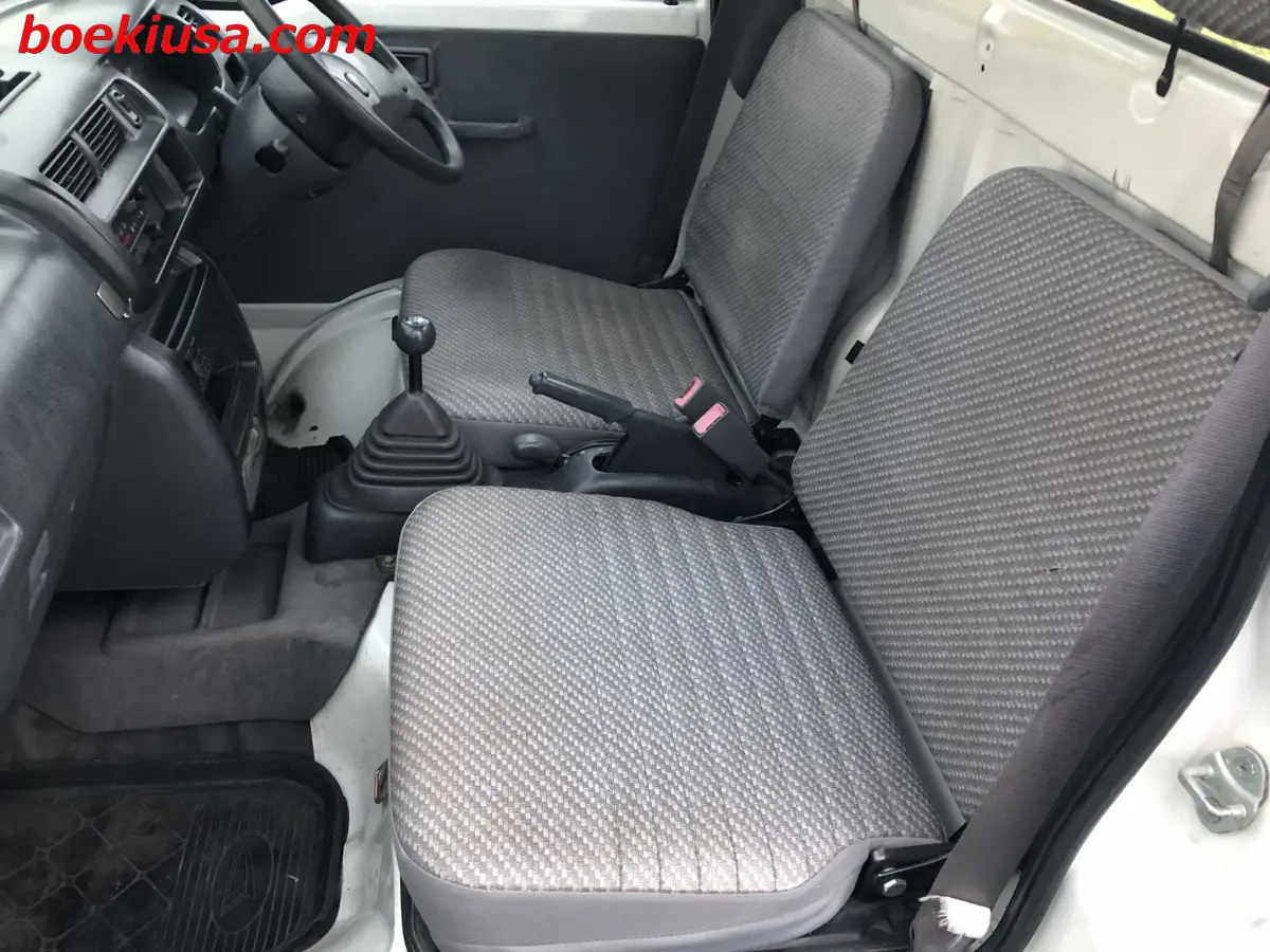 2000 Daihatsu Hijet 4x4, a white Kei Truck, for sale at Boeki USA in Paterson, NJ (photo 10 of 20)