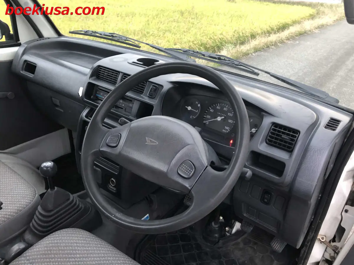 2000 Daihatsu Hijet 4x4, a white Kei Truck, for sale at Boeki USA in Paterson, NJ (photo 13 of 20)
