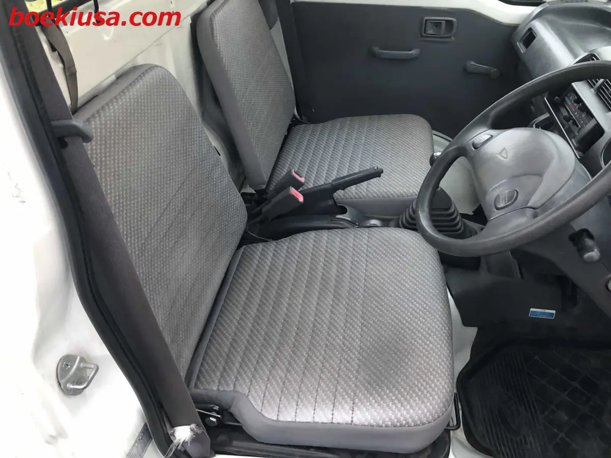 2000 Daihatsu Hijet 4x4, a white Kei Truck, for sale at Boeki USA in Paterson, NJ (photo 14 of 20)