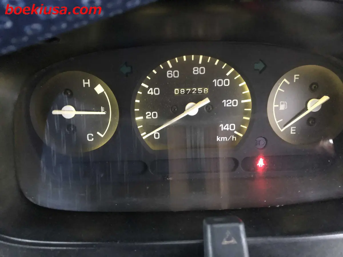 2000 Daihatsu Hijet 4x4, a white Kei Truck, for sale at Boeki USA in Paterson, NJ (photo 18 of 20)