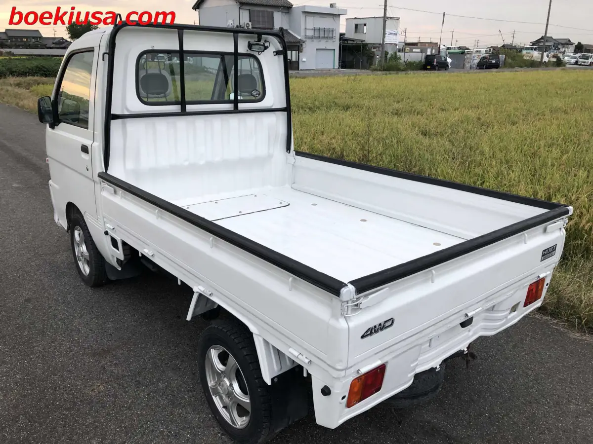2000 Daihatsu Hijet 4x4, a white Kei Truck, for sale at Boeki USA in Paterson, NJ (photo 3 of 20)