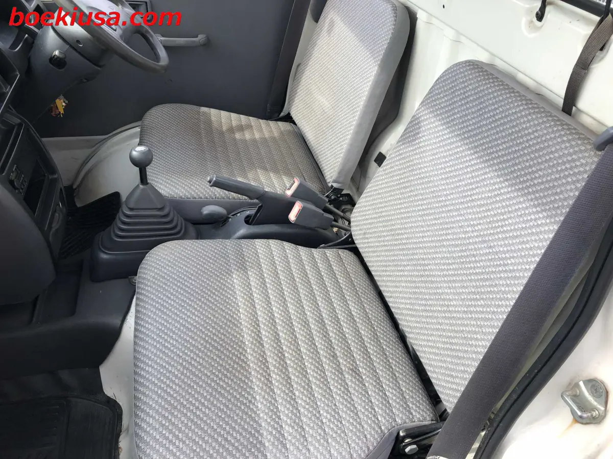 2000 Daihatsu Hijet 4x4, a white Kei Truck, for sale at Boeki USA in Paterson, NJ (photo 10 of 20)