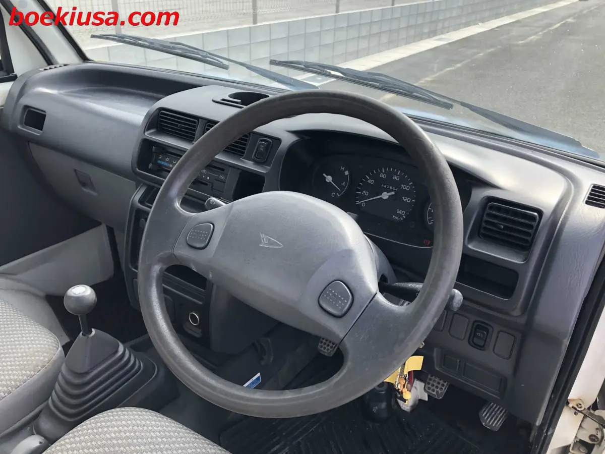 2000 Daihatsu Hijet 4x4, a white Kei Truck, for sale at Boeki USA in Paterson, NJ (photo 13 of 20)