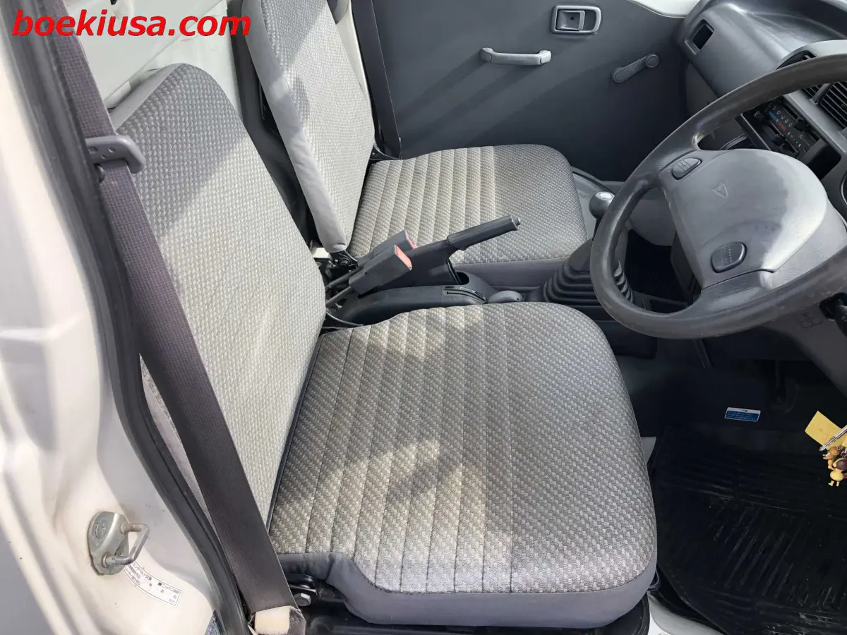 2000 Daihatsu Hijet 4x4, a white Kei Truck, for sale at Boeki USA in Paterson, NJ (photo 14 of 20)