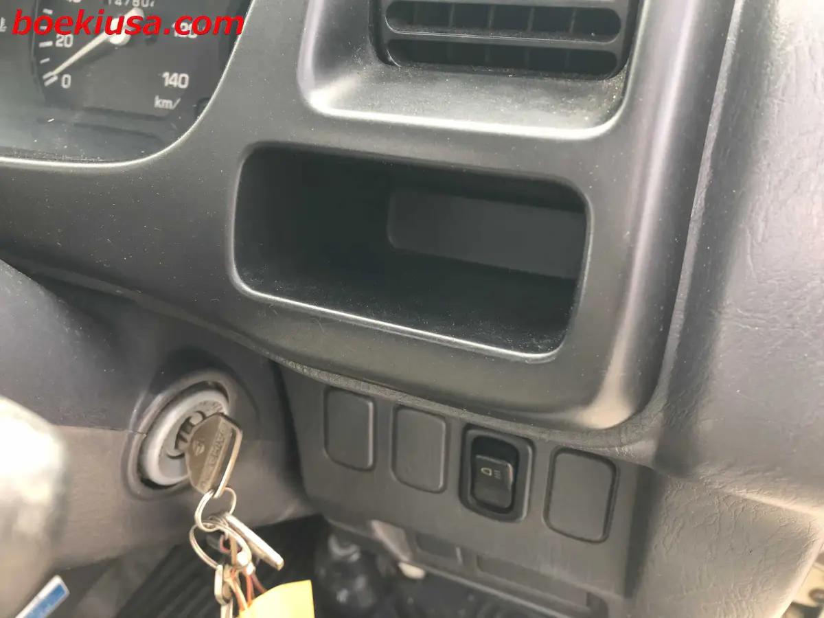 2000 Daihatsu Hijet 4x4, a white Kei Truck, for sale at Boeki USA in Paterson, NJ (photo 16 of 20)