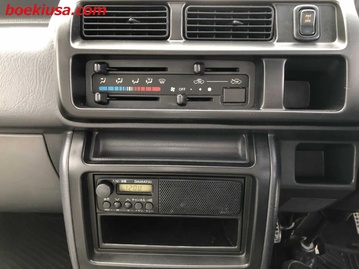 2000 Daihatsu Hijet 4x4, a white Kei Truck, for sale at Boeki USA in Paterson, NJ (photo 17 of 20)