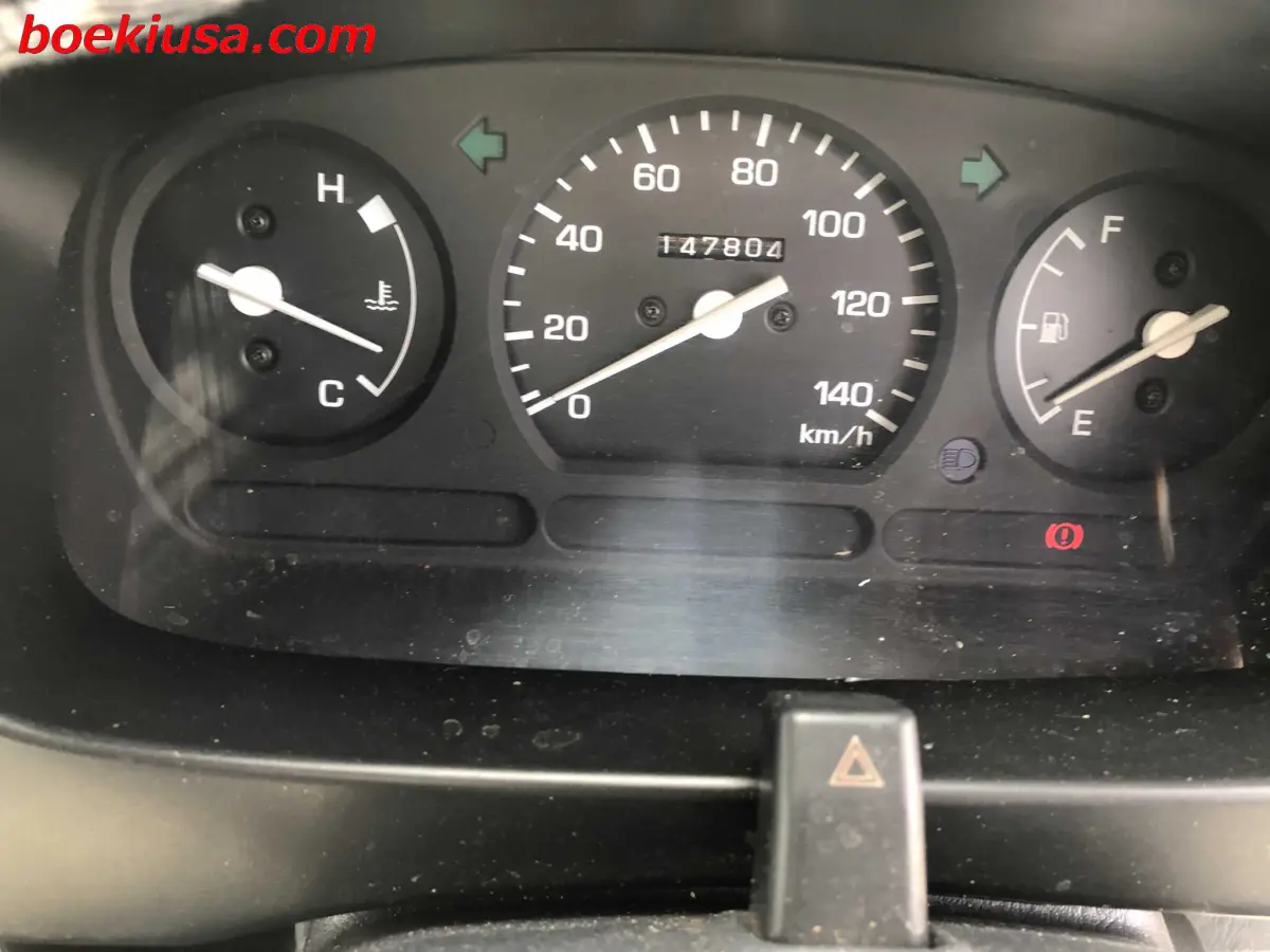 2000 Daihatsu Hijet 4x4, a white Kei Truck, for sale at Boeki USA in Paterson, NJ (photo 18 of 20)