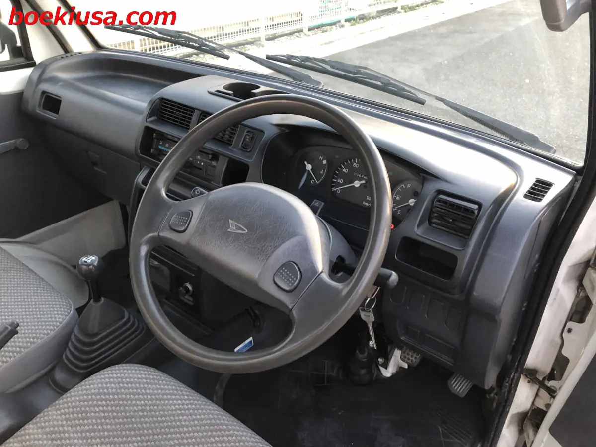 2000 Daihatsu Hijet 4x4, a white Kei Truck, for sale at Boeki USA in Paterson, NJ (photo 13 of 20)